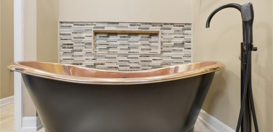 6205 NW Saddle Club Court, Other, MO 64152