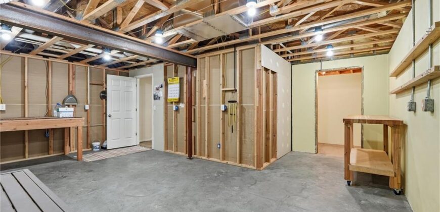8923 N Mersington Avenue, Kansas City, MO 64156
