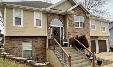 10916 N OXFORD Avenue, Kansas City, MO 64157