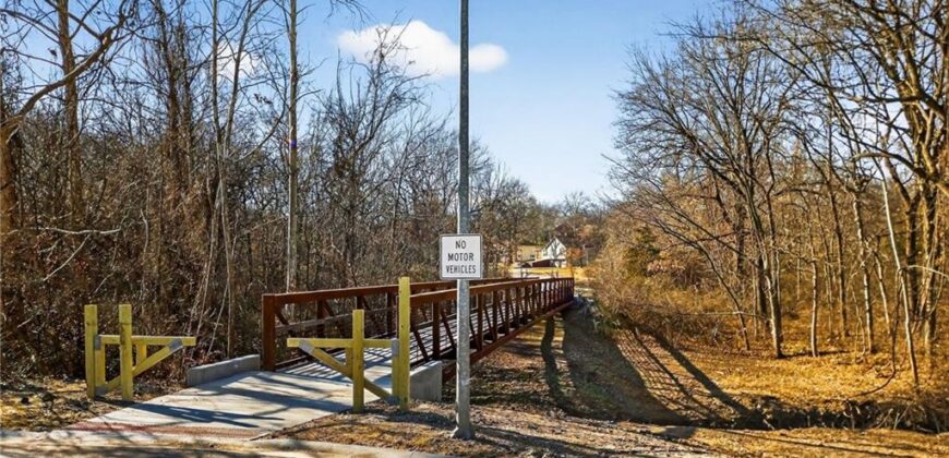 2310 NE 68th Street, Gladstone, MO 64118