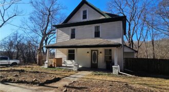400 West Street, Parkville, MO 64152