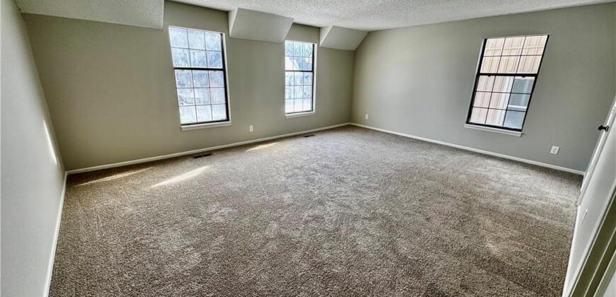 8240 NW Birch Lane, Kansas City, MO 64151