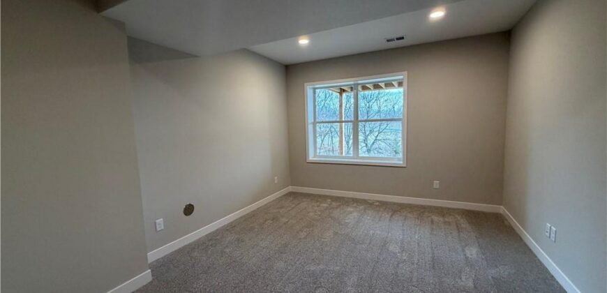 13715 NW 70th Street, Parkville, MO 64152