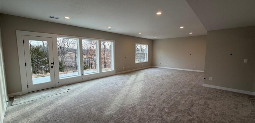 13715 NW 70th Street, Parkville, MO 64152