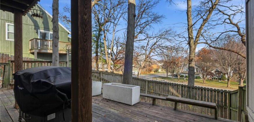 1032 NW 70TH Court, Kansas City, MO 64118