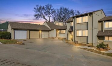 1032 NW 70TH Court, Kansas City, MO 64118