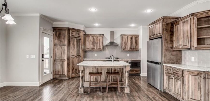 10423 N Chelsea Avenue, Kansas City, MO 64156