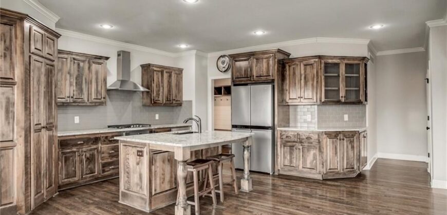 10423 N Chelsea Avenue, Kansas City, MO 64156