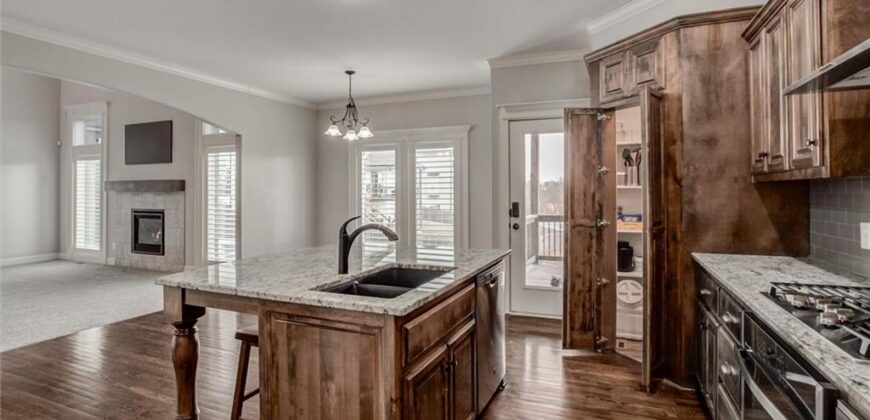 10423 N Chelsea Avenue, Kansas City, MO 64156