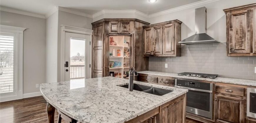10423 N Chelsea Avenue, Kansas City, MO 64156