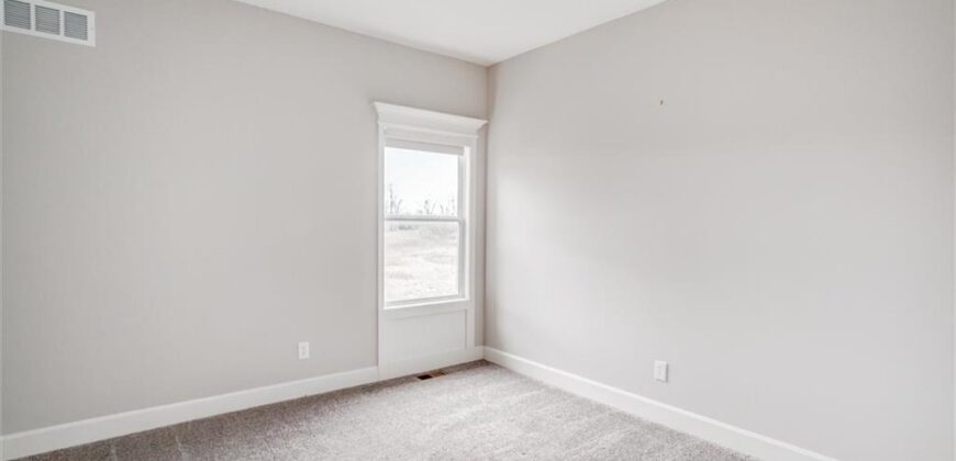10423 N Chelsea Avenue, Kansas City, MO 64156