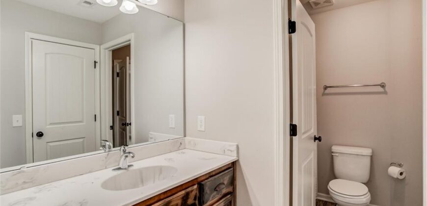 10423 N Chelsea Avenue, Kansas City, MO 64156