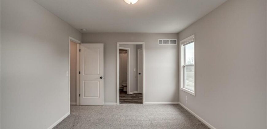 10423 N Chelsea Avenue, Kansas City, MO 64156