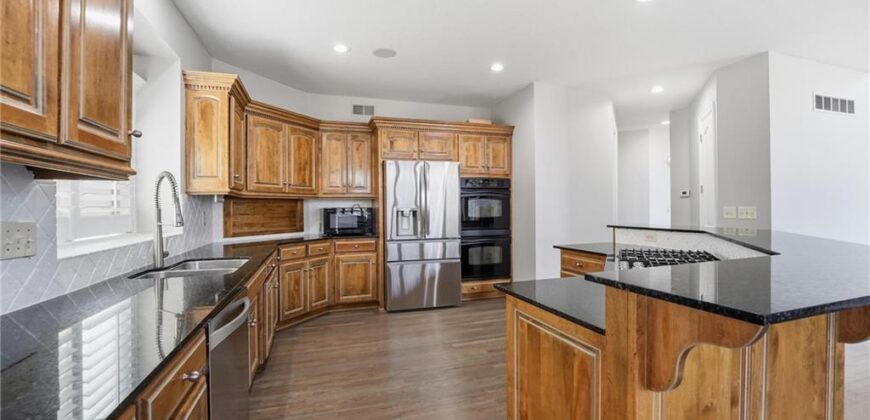6119 S National Drive, Parkville, MO 64152