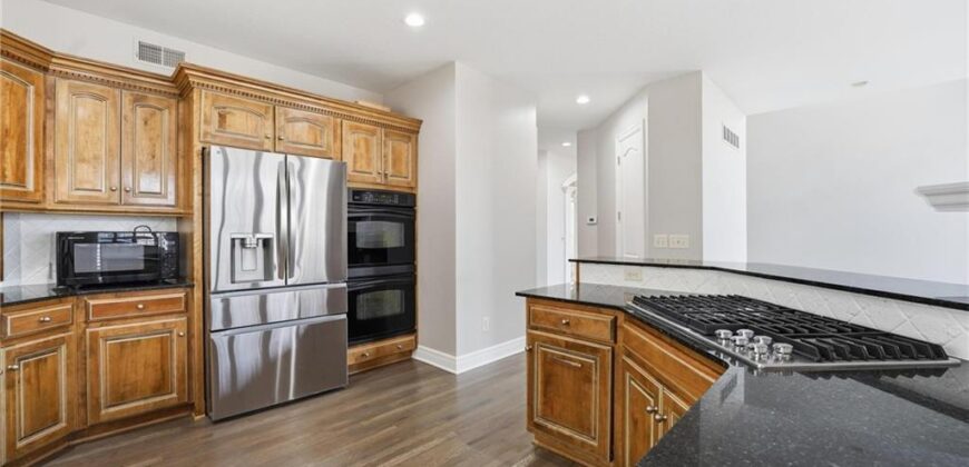 6119 S National Drive, Parkville, MO 64152