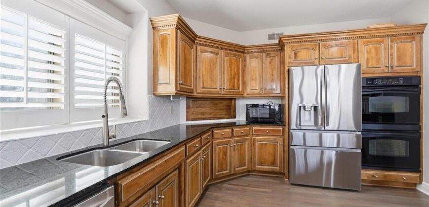 6119 S National Drive, Parkville, MO 64152