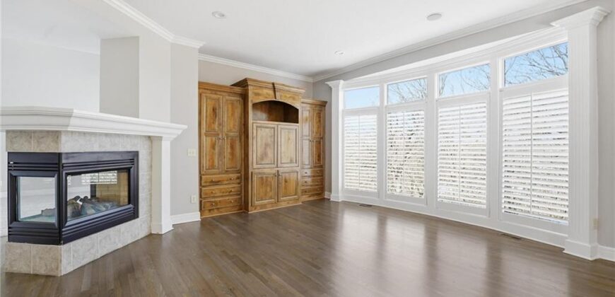 6119 S National Drive, Parkville, MO 64152