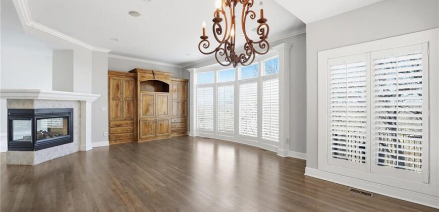 6119 S National Drive, Parkville, MO 64152