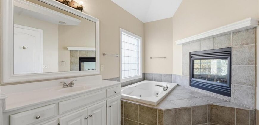 6119 S National Drive, Parkville, MO 64152