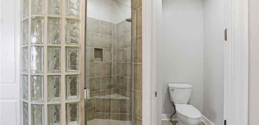 6119 S National Drive, Parkville, MO 64152