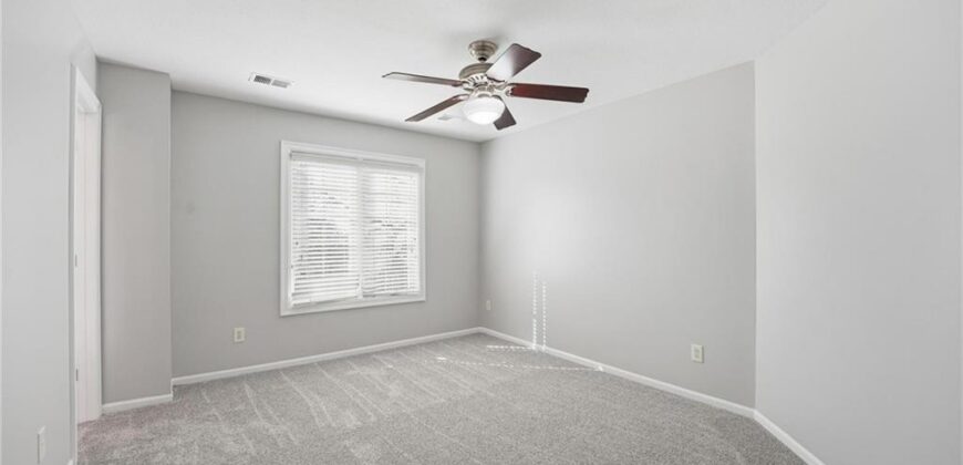 6119 S National Drive, Parkville, MO 64152