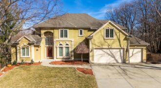 6119 S National Drive, Parkville, MO 64152