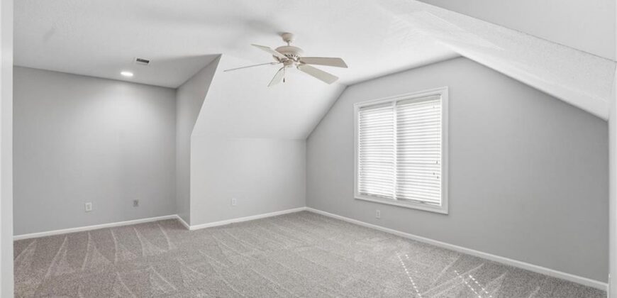 6119 S National Drive, Parkville, MO 64152