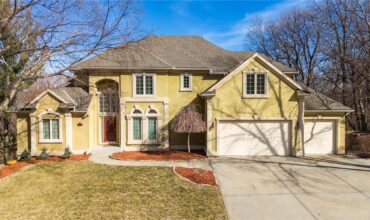 6119 S National Drive, Parkville, MO 64152