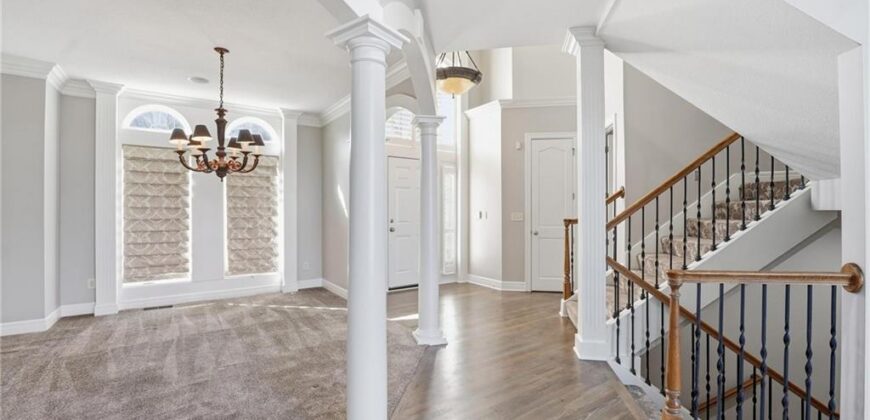 6119 S National Drive, Parkville, MO 64152