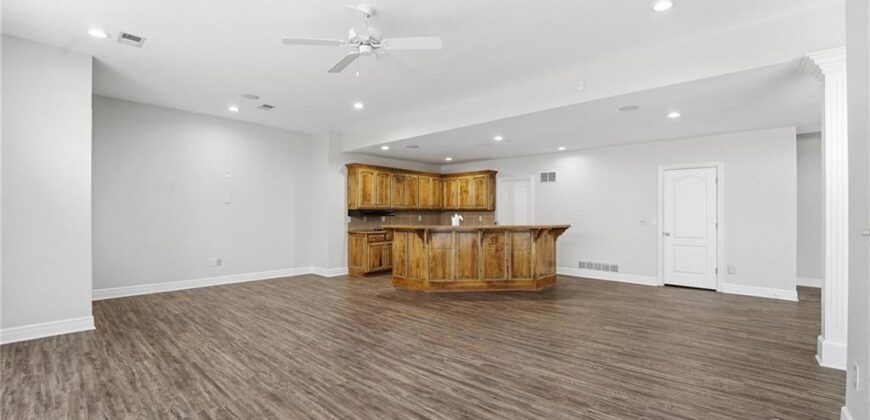 6119 S National Drive, Parkville, MO 64152