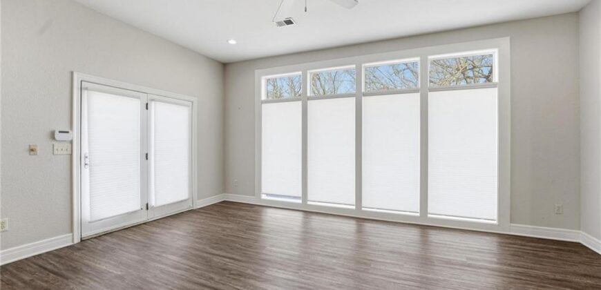 6119 S National Drive, Parkville, MO 64152
