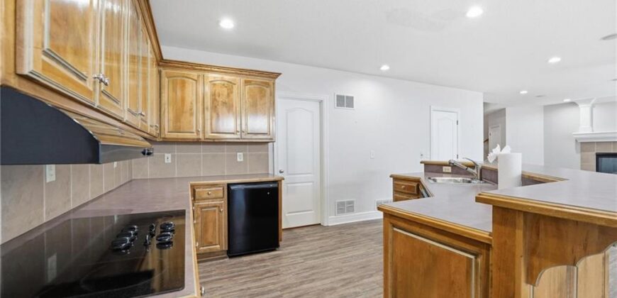 6119 S National Drive, Parkville, MO 64152