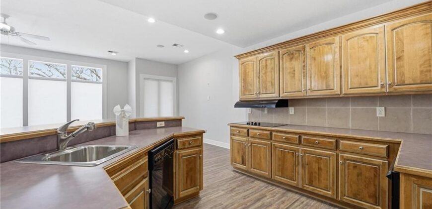 6119 S National Drive, Parkville, MO 64152