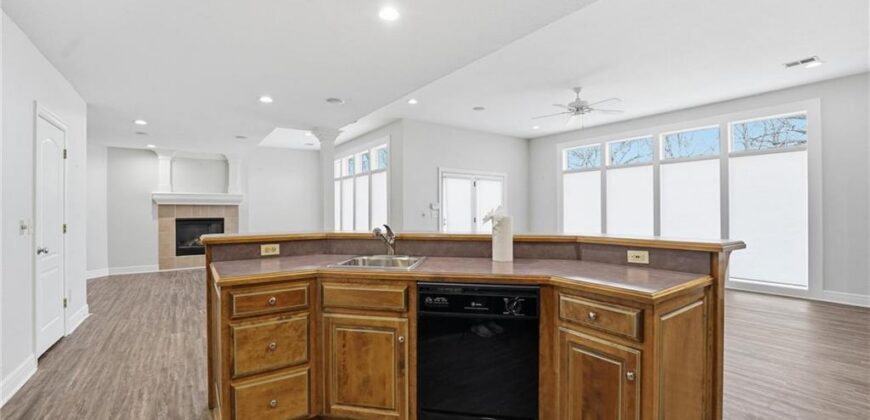 6119 S National Drive, Parkville, MO 64152