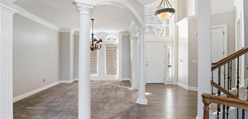 6119 S National Drive, Parkville, MO 64152