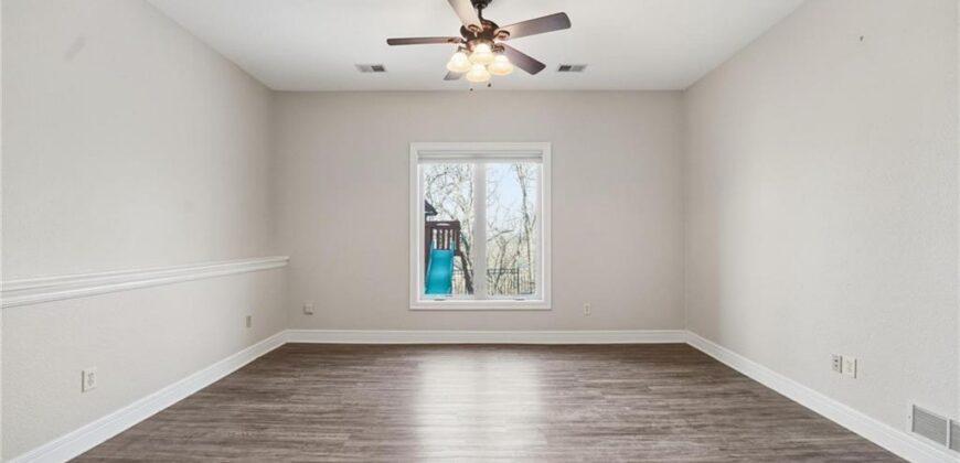 6119 S National Drive, Parkville, MO 64152