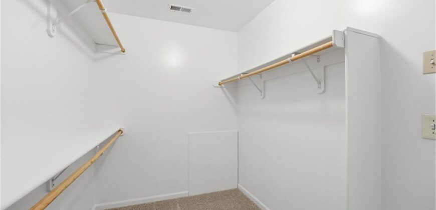 6119 S National Drive, Parkville, MO 64152