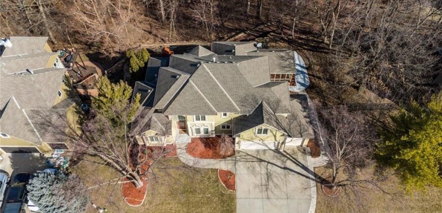 6119 S National Drive, Parkville, MO 64152