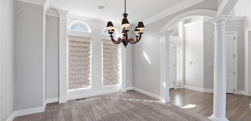 6119 S National Drive, Parkville, MO 64152