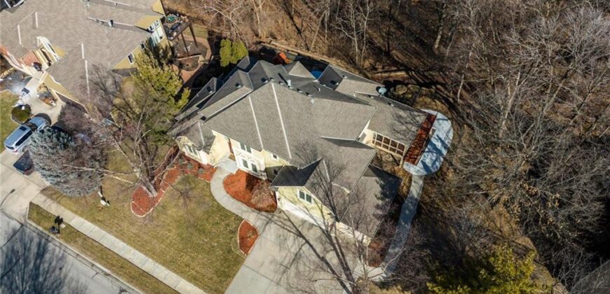 6119 S National Drive, Parkville, MO 64152