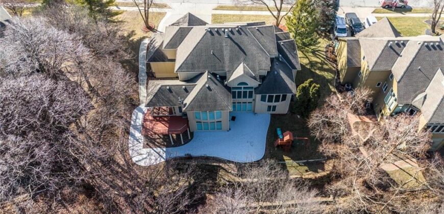 6119 S National Drive, Parkville, MO 64152