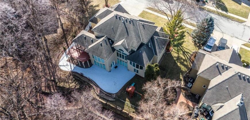 6119 S National Drive, Parkville, MO 64152