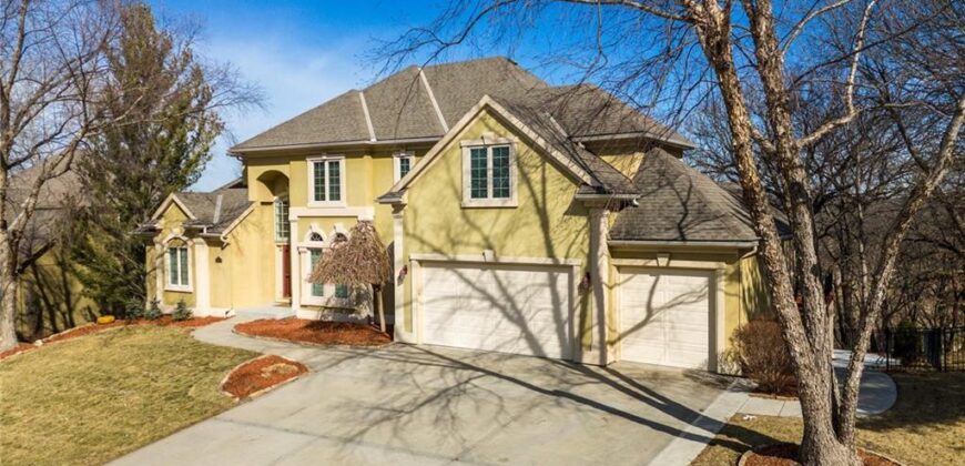 6119 S National Drive, Parkville, MO 64152