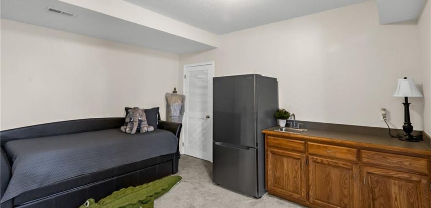 10916 N OXFORD Avenue, Kansas City, MO 64157