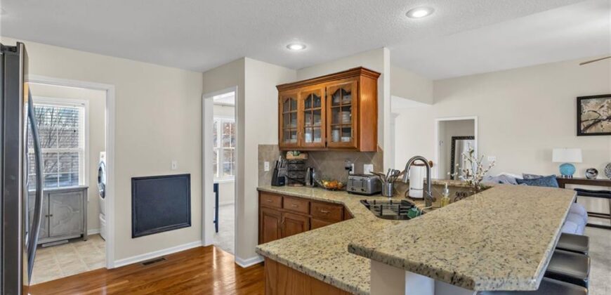10916 N OXFORD Avenue, Kansas City, MO 64157
