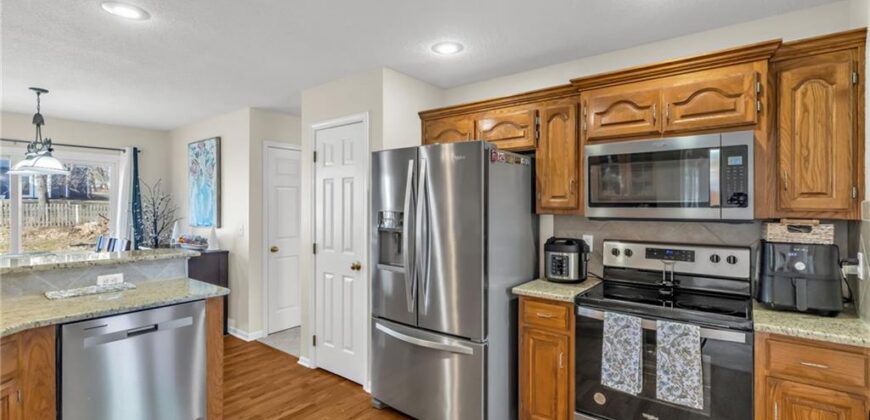10916 N OXFORD Avenue, Kansas City, MO 64157