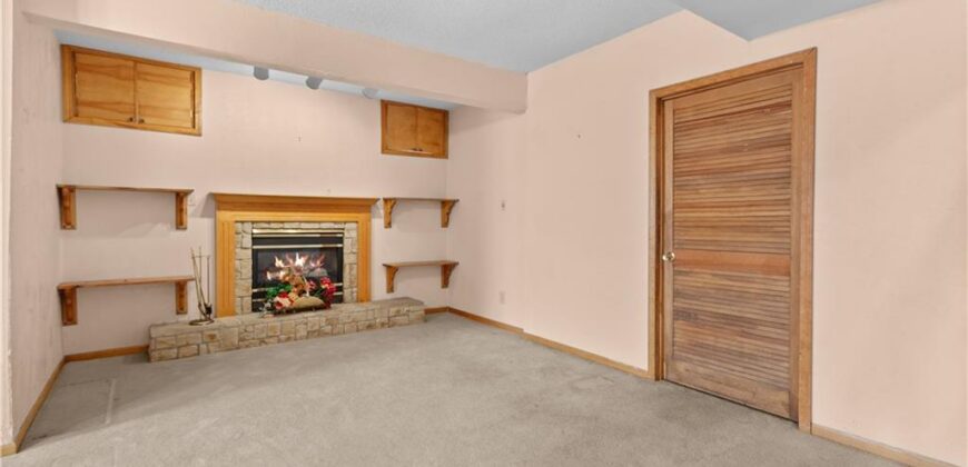 4201 NW 64th Place, Kansas City, MO 64151