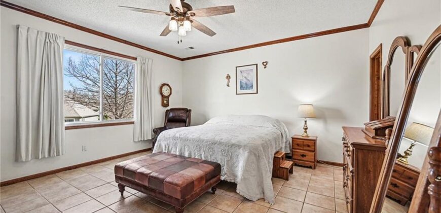 421 Fletcher Drive, Smithville, MO 64089