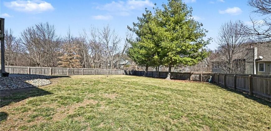 421 Fletcher Drive, Smithville, MO 64089