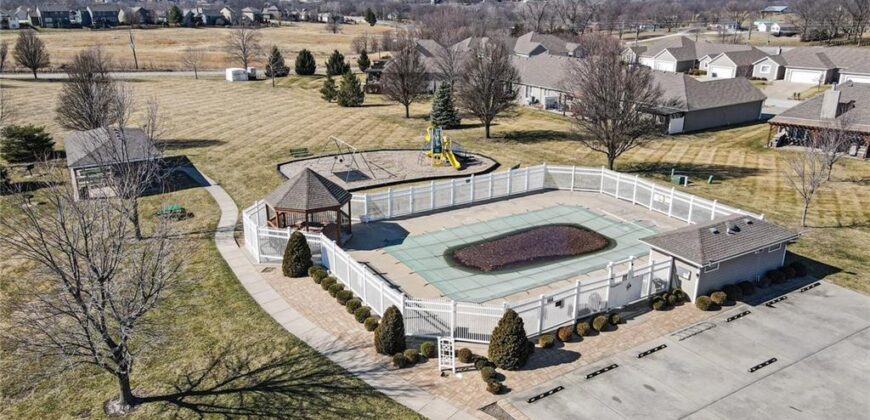 421 Fletcher Drive, Smithville, MO 64089